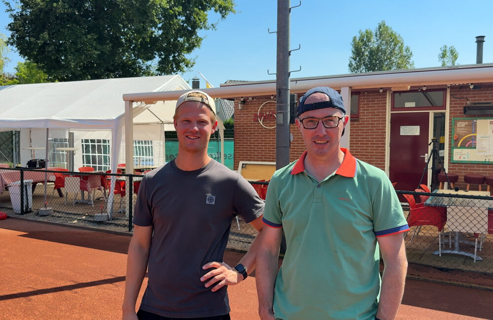 Organisatoren van het Mosselkrauwers Tennistoernooi Jim (l) en Jack (r) - ©Omroep ZVL