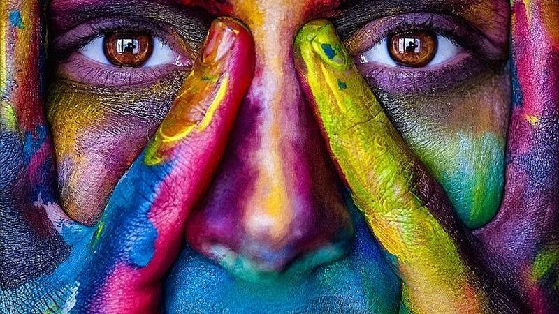 Ogen en handen kleur.jpg