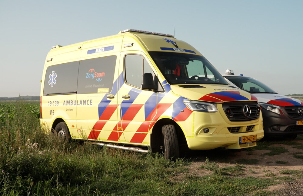 Archief_112_Ambu met politiebus
