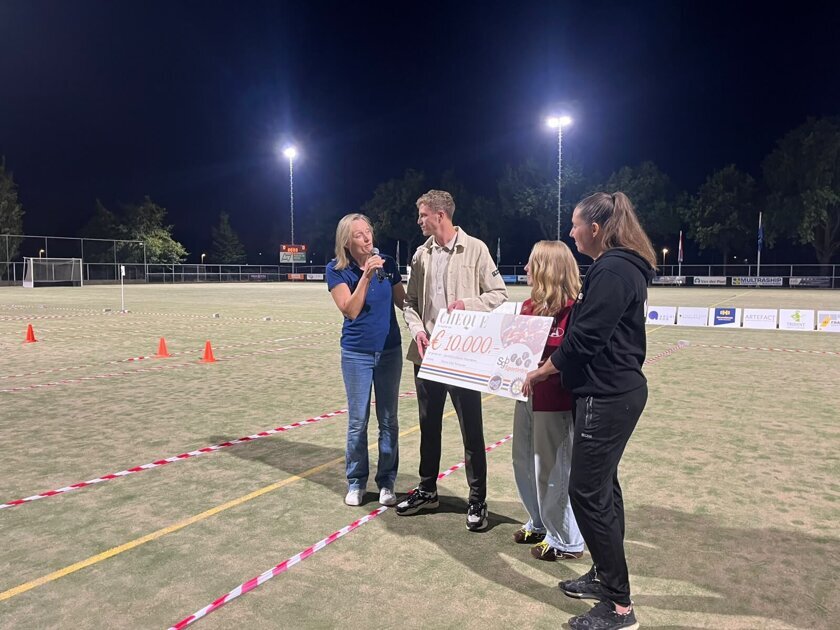 10.000 euro voor SportIntro na Pentanquetoernooi