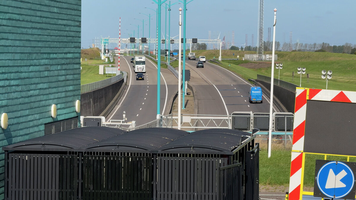 In- en uitgang Westerscheldetunnel aan de kant van Borsele - ©Omroep ZVL