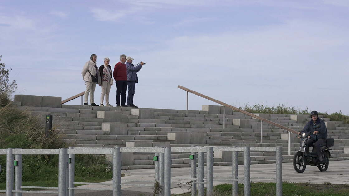 Op de trap van Walsoorden trekt het leven voorbij