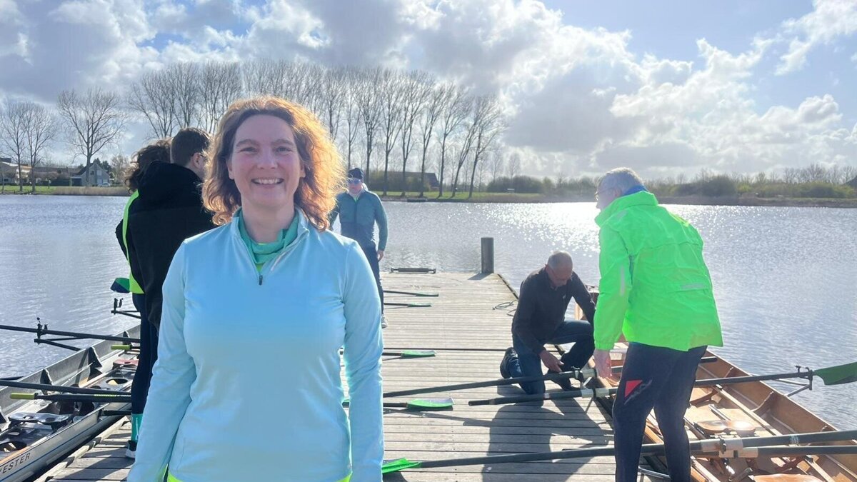 Ellen de Winde van Roeivereniging Zeeuws-Vlaanderen bij de open dag - ©Omroep ZVL