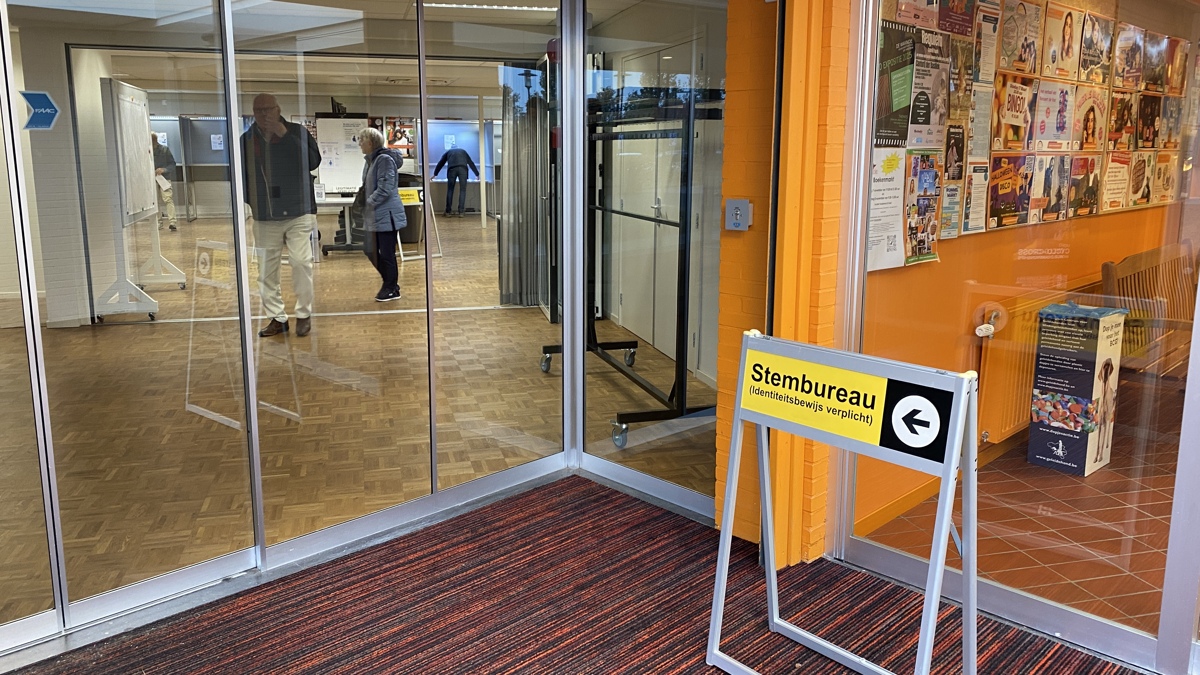 Stemmen - Verkiezingen - Stembureau - Den Dullaert Hulst.JPG