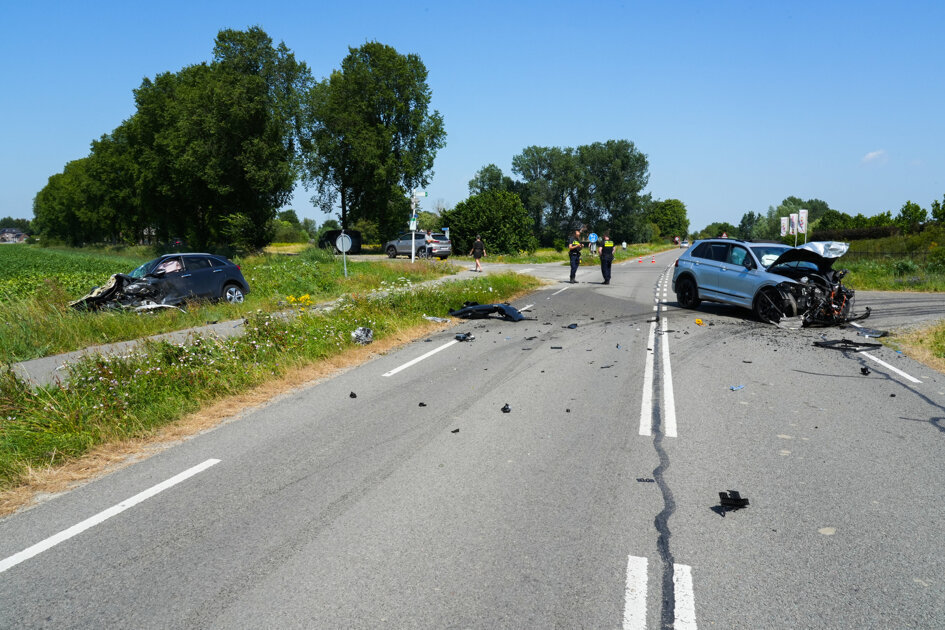 Forse schade bij botsing in Hengstdijk, één gewonde