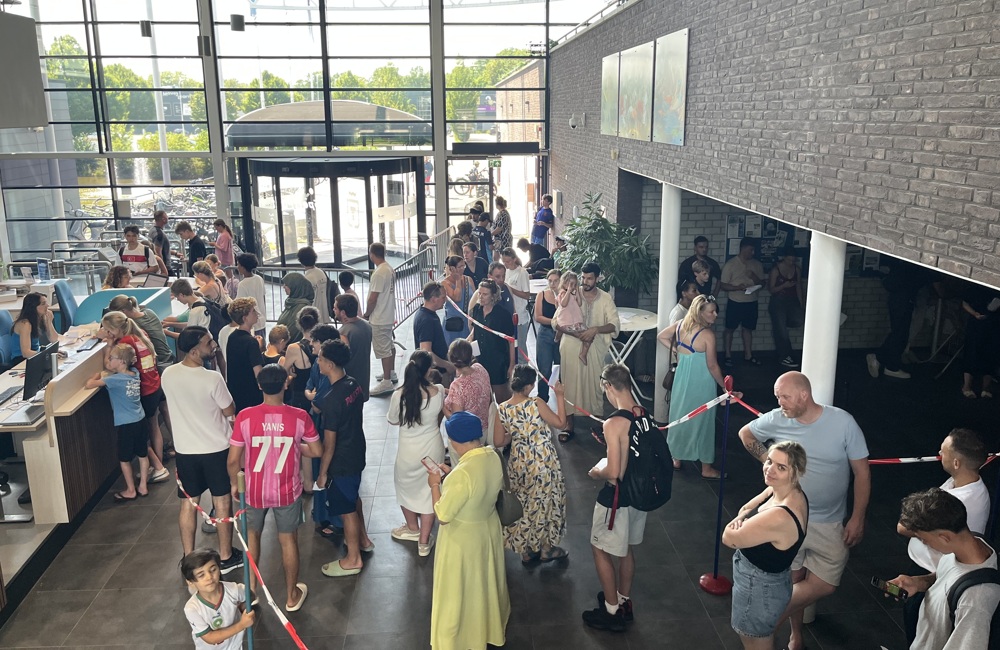 Wachtrij Vliegende Vaart voor zwembaden - ©Omroep ZVL