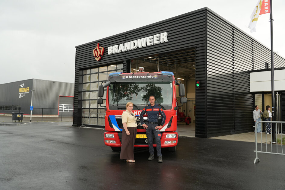 Burgemeester opent nieuwe brandweerkazerne en gemeentewerkplaats in Kloosterzande