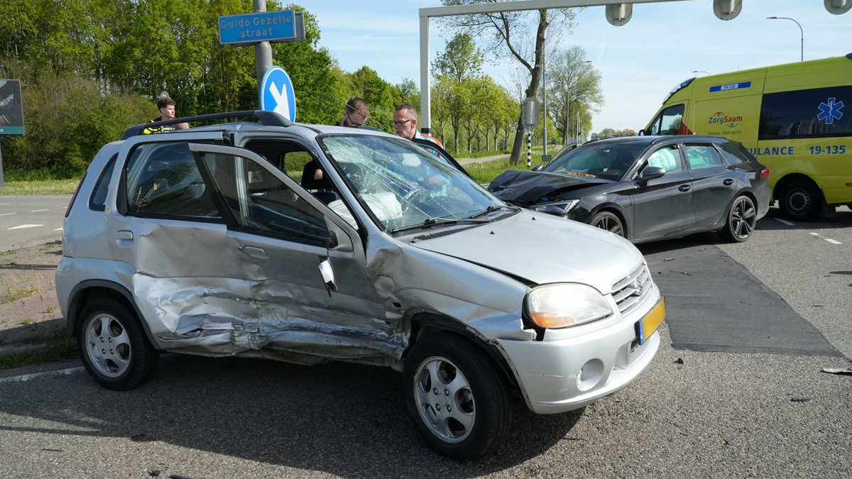 Grote schade na ongeval op kruising Terneuzen_2.JPG