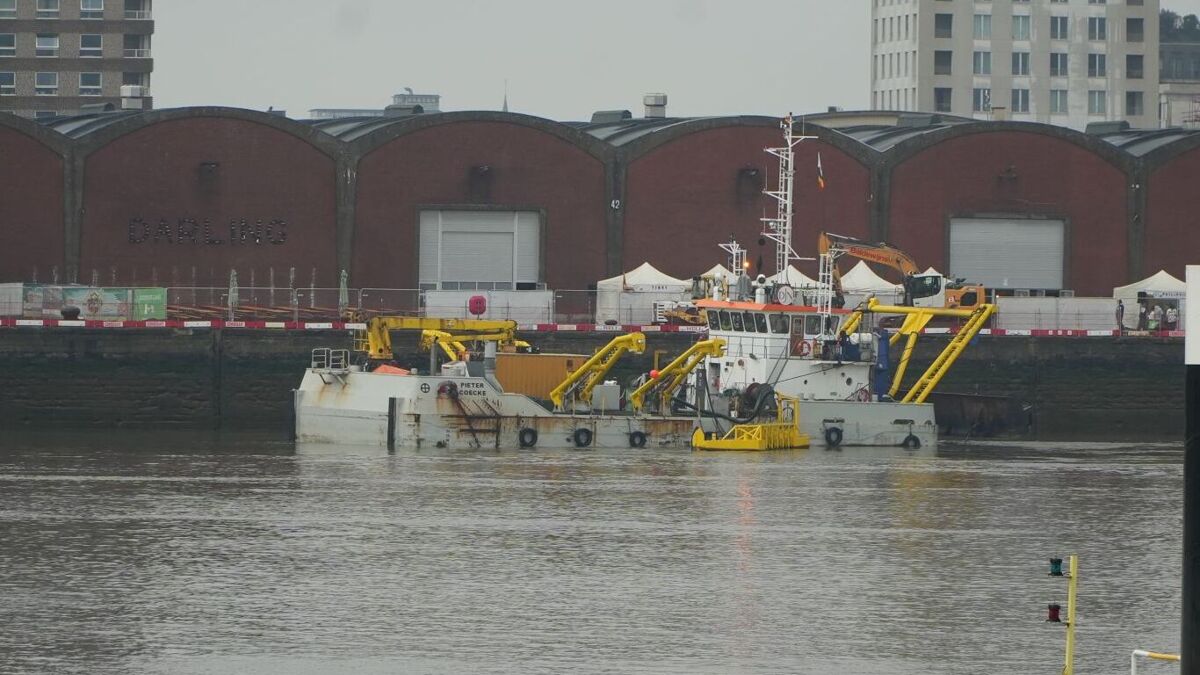 Foto_11_Olie lekt schelde in na zinkend schip_2026.04.17 .JPG