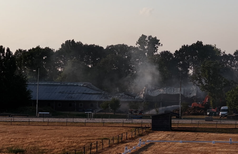 2026.07.16 Enorme brand legt schuur Clinge plat.00_08_21_14.Still014