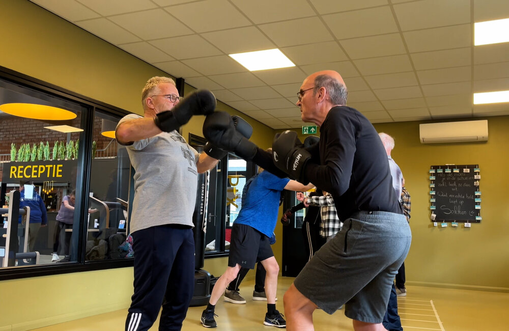 Oefenen van stoten tijdens Parkinson Boksen - ©Omroep ZVL.jpg