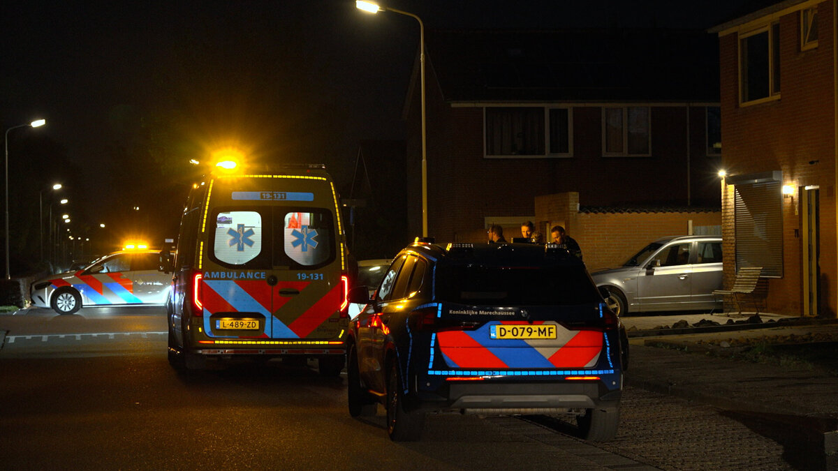 2026.04.11 Fietster naar ziekenhuis na botsing met geparkeerde auto in Axel.00_01_59_21.Still005.jpg