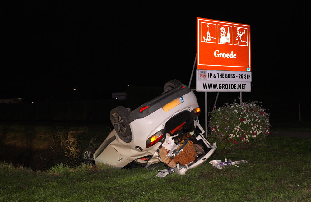 2026.09.21 Zware crash in Groede, bestuurder mee met traumahelikopter.00_00_10_08.Still006
