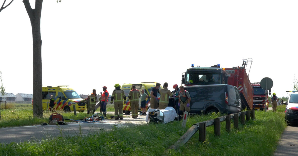 Ernstig ongeval met twee voertuigen op Reuzenhoeksedijk Terneuzen, vijf gewonden