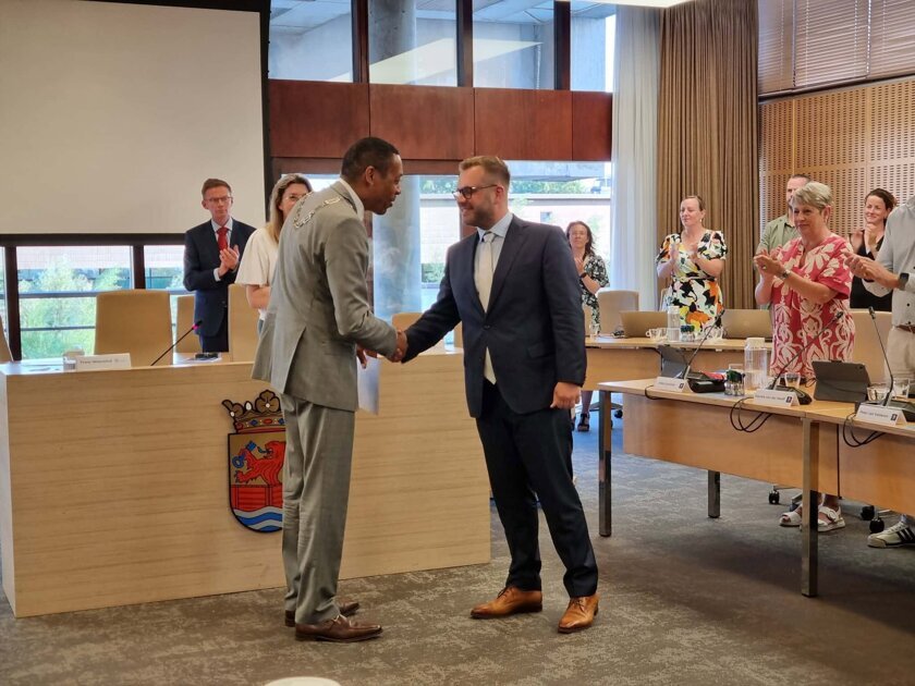 Vier wethouders aangenomen, Sonja Suij weggestemd