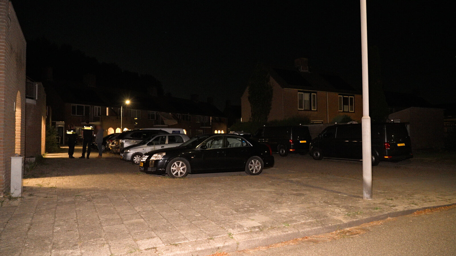 Overleden persoon gevonden in woning Sint Jansteen, politie start onderzoek.00_00_57_00.Still004
