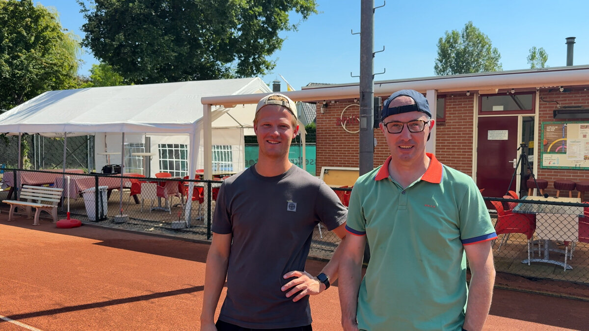 Organisatoren van het Mosselkrauwers Tennistoernooi Jim (l) en Jack (r) - ©Omroep ZVL