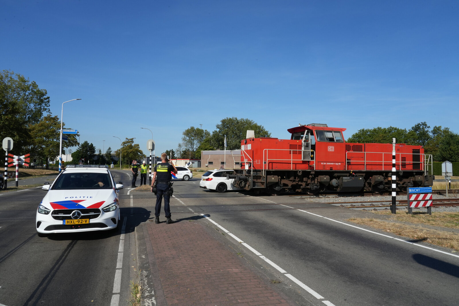Auto en trein botsen op spoorwegovergang Terneuzen6