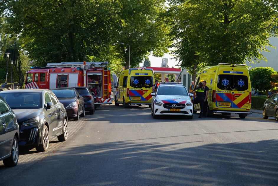 Traumahelikopter landt in Oostburg voor reanimatie op straat