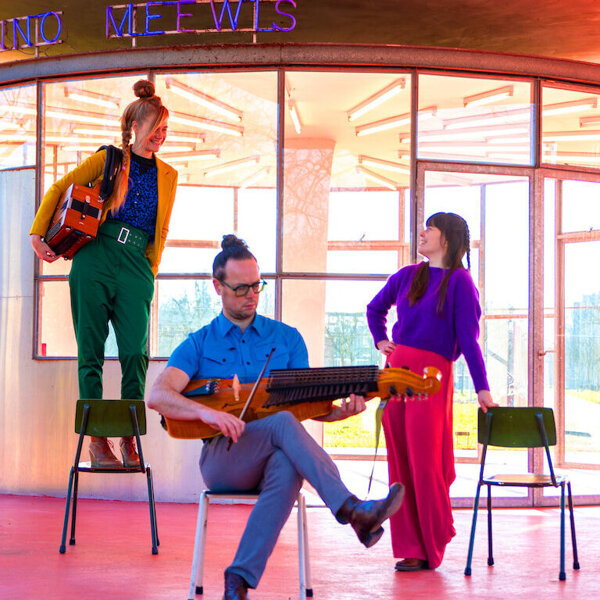esi-nri-trio-foto-1-klein_orig