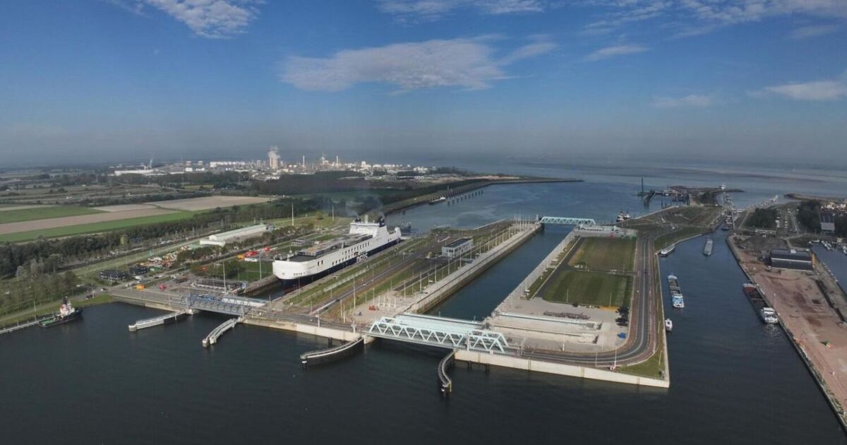 Langere stremming sluizen Terneuzen
