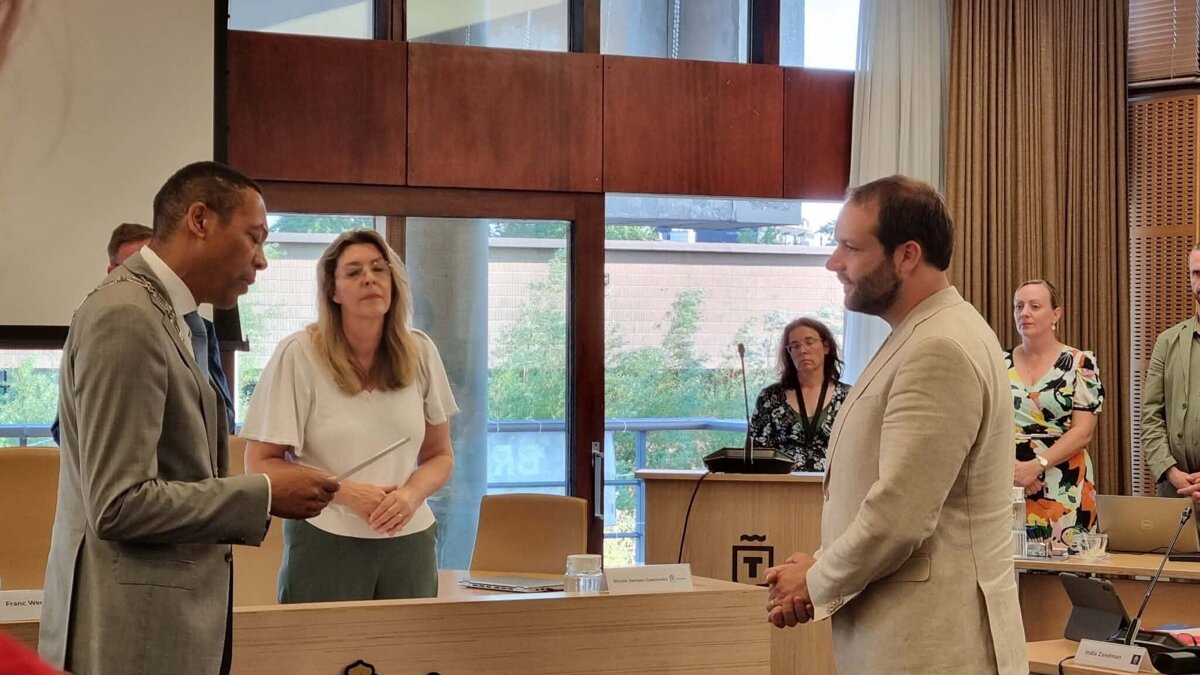 beëdiging wethouder Laszlo vd Voorde (Tnzen)