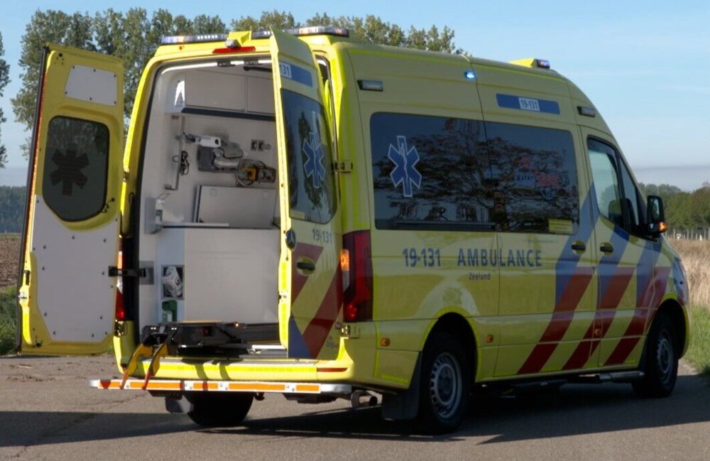 Archief_112_Ambulance achterdeuren open