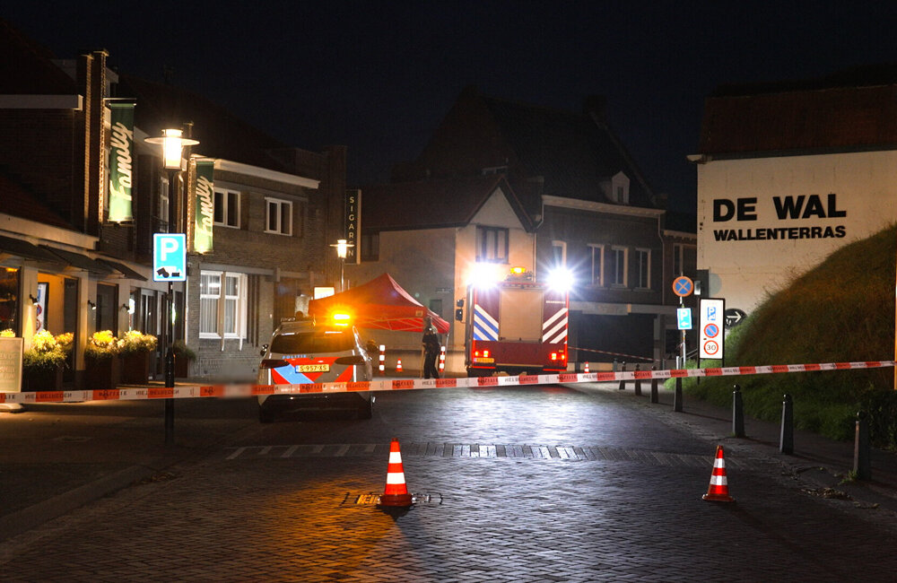 2026.09.19 Overleden persoon aangetroffen voor restaurant Hulst.00_00_42_20.Still008