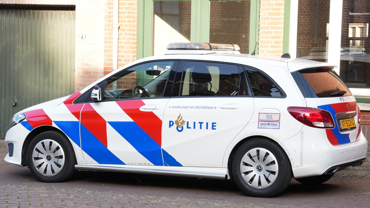 Archief_112_Politie B-klasse zijkant 1.JPG