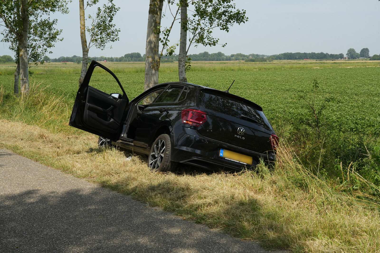 2026.06.26 Auto crasht tegen boom IJzendijke, bestuurder onder invloed3