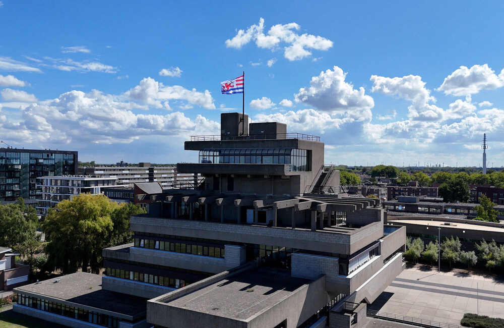 Stadhuis Terneuzen, vlag Terneuzen - drone