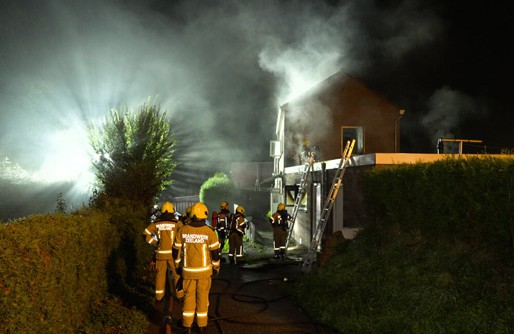 2026.10.19 Woningbrand aan Bovenweg Sluiskil.00_00_07_19.Still002