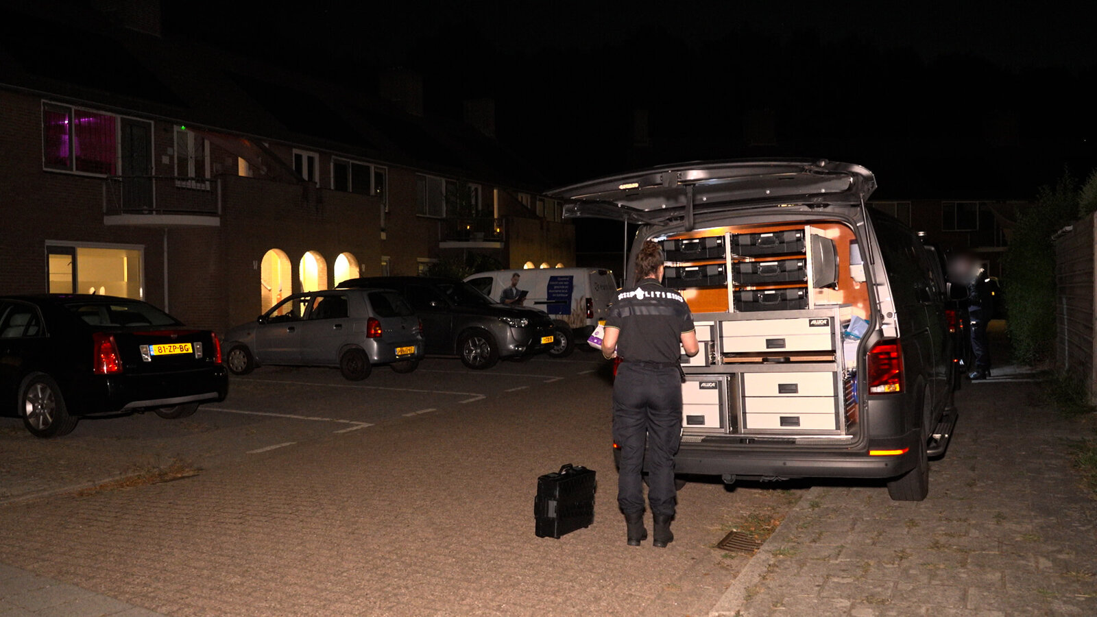 Overleden persoon gevonden in woning Sint Jansteen, politie start onderzoek.00_00_49_16.Still005