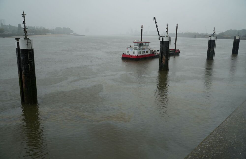 Foto_9_Olie lekt schelde in na zinkend schip_2026.04.17 .JPG