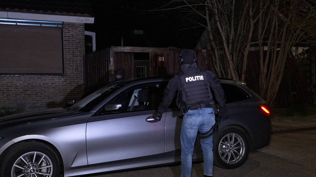 2026.04.09 Overval Plus Hoek.00_03_05_03.Still016.jpg