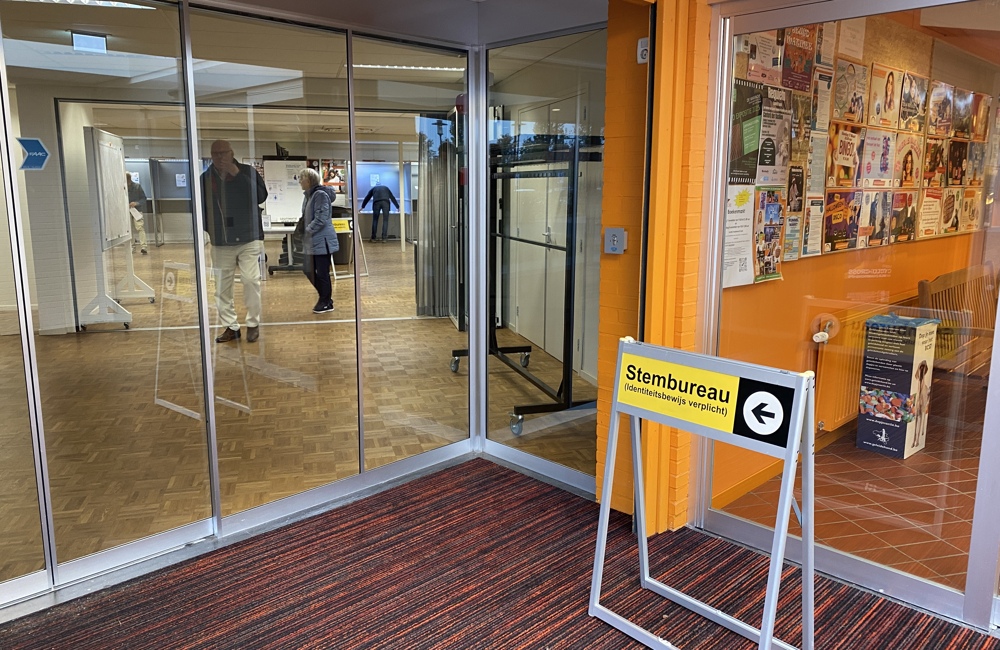 Stemmen - Verkiezingen - Stembureau - Den Dullaert Hulst.JPG