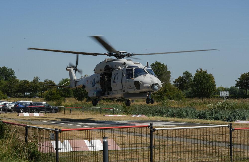 Luchtmachthelikopter landt bij Zeeuwse ziekenhuizen na bezoek Zeeuwse Vliegdagen6