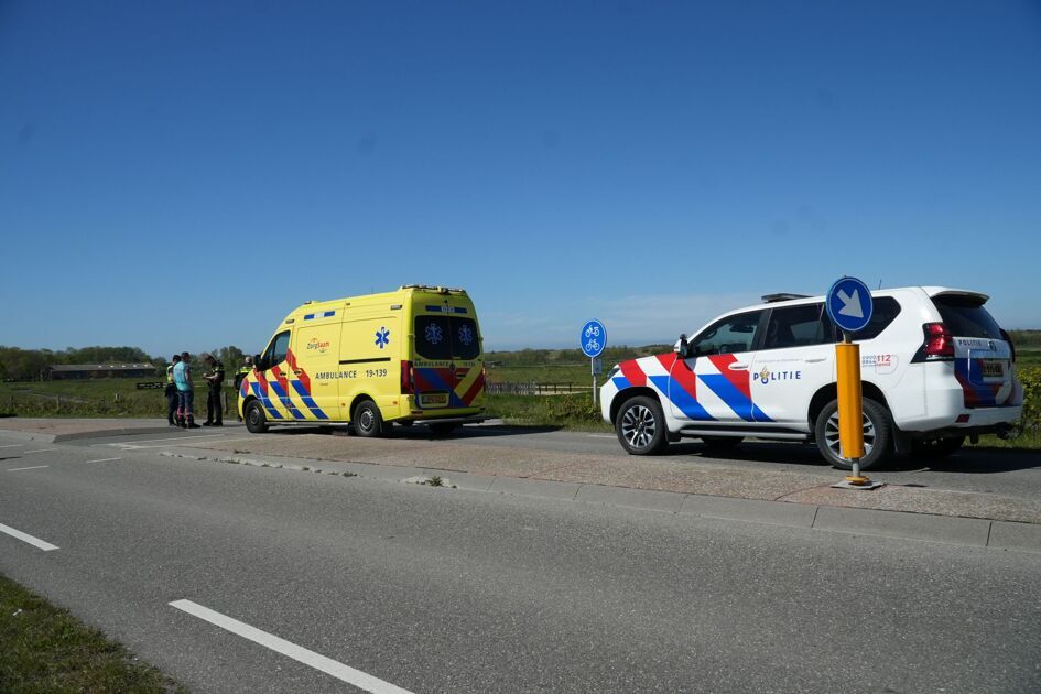 Fietser en Duitse auto botsen bij Groede