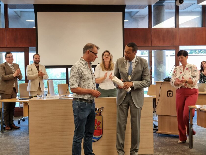 Lintje voor vertrekkend wethouder Frank van Hulle Terneuzen
