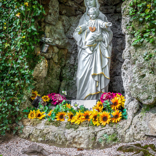 analogicus-mother-of-god-pixabay