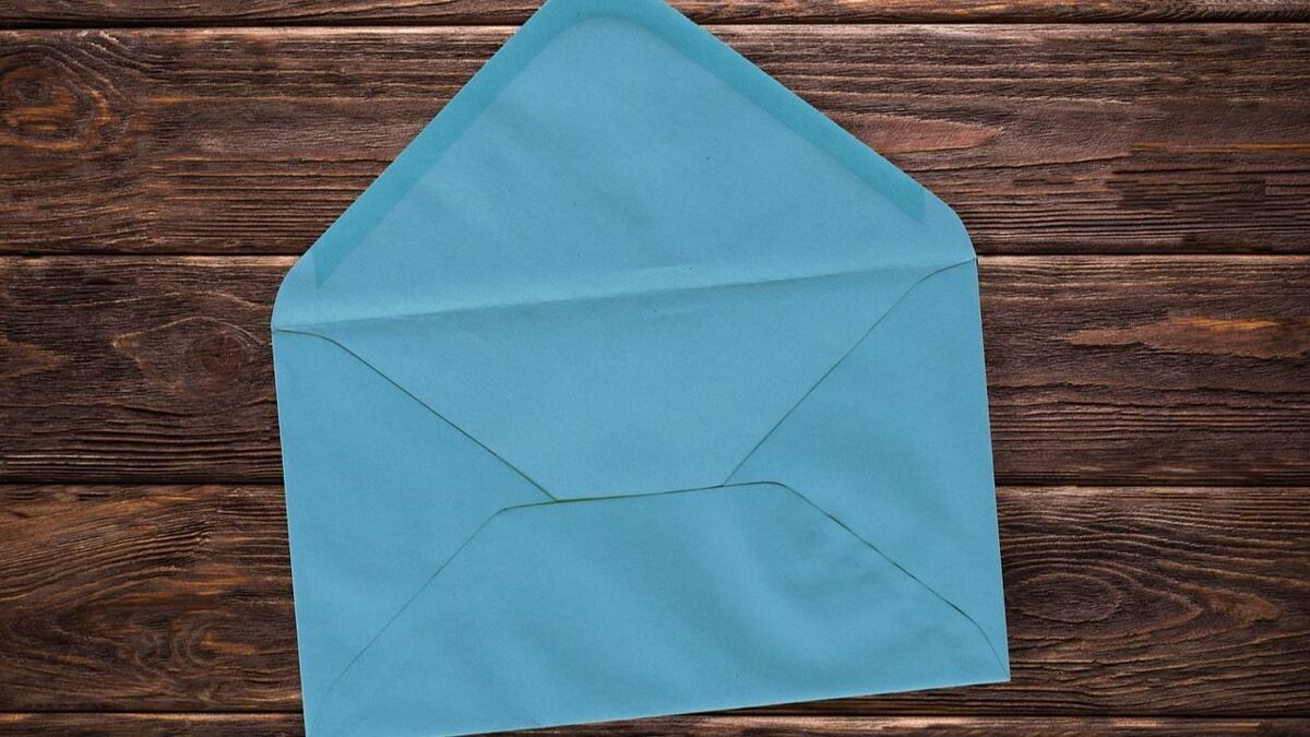 Blauwe envelop