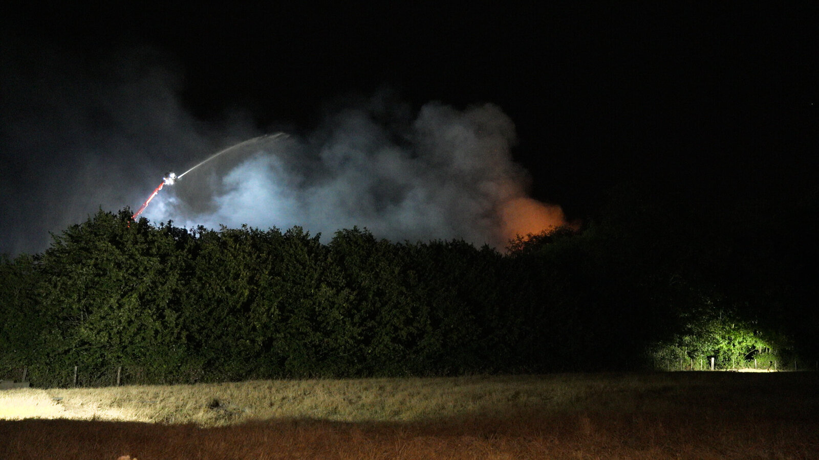 2026.08.05 Grote brand legt 't Hoompje in de as Sluis.00_00_40_13.Still013
