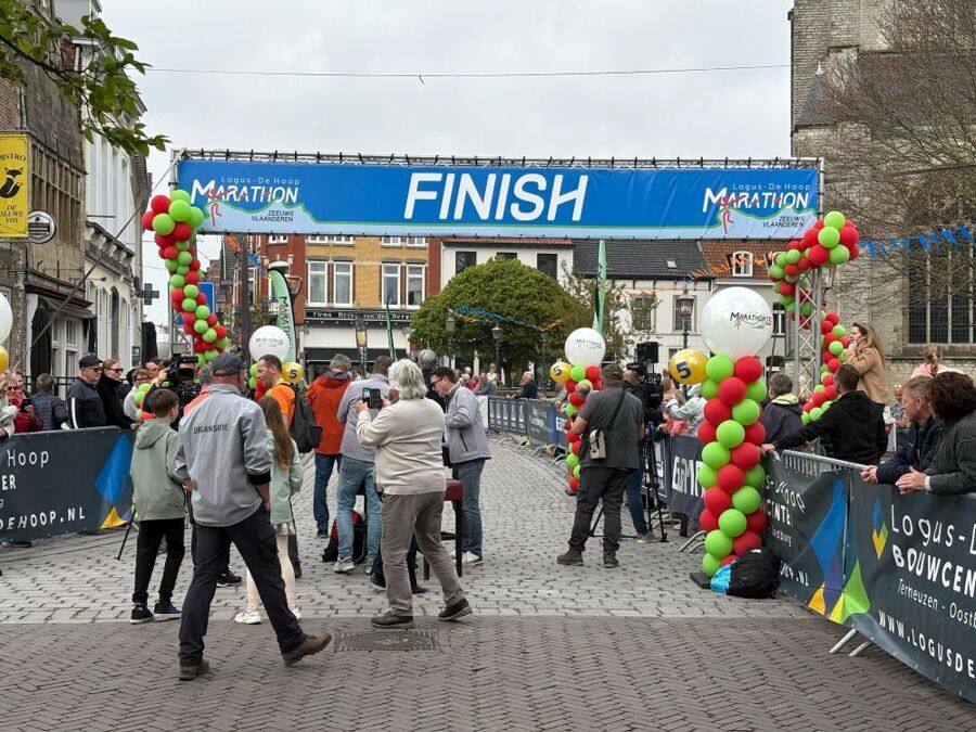 Marathon Zeeuws Vlaanderen finish.jpg