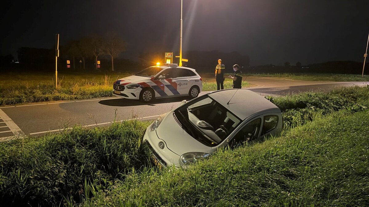 Auto in sloot Zandstraat Hulst_3
