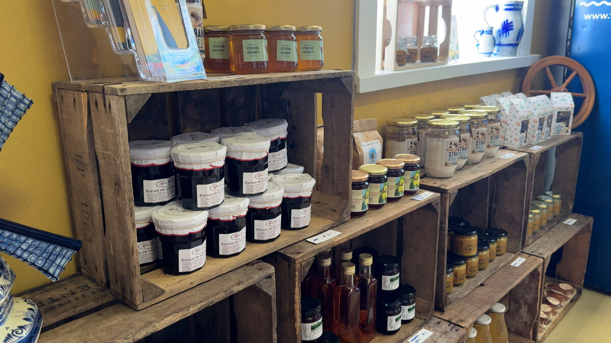 Streekproducten in de winkel van De Tafel van de Zwinstreek - ©Omroep ZVL
