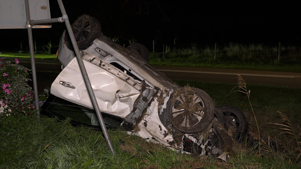 2026.09.21 Zware crash in Groede, bestuurder mee met traumahelikopter.00_00_39_05.Still010