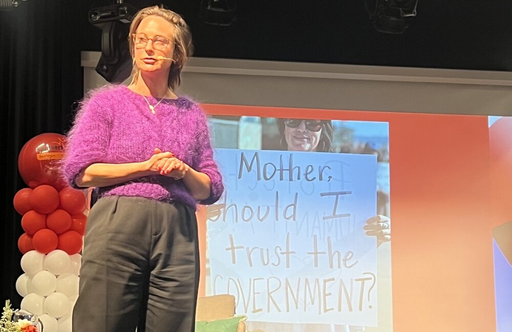 foto Laila Frank in de aula van het Reynaertcollege.jpg