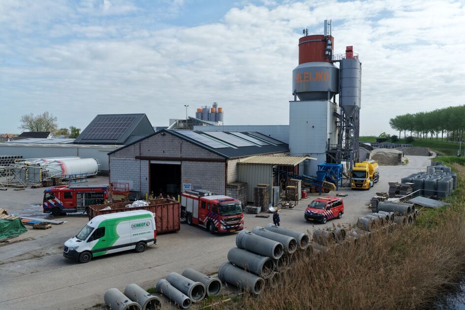 Brand bij Bleijko in Walsoorden, meerdere blusvoertuigen opgeroepen