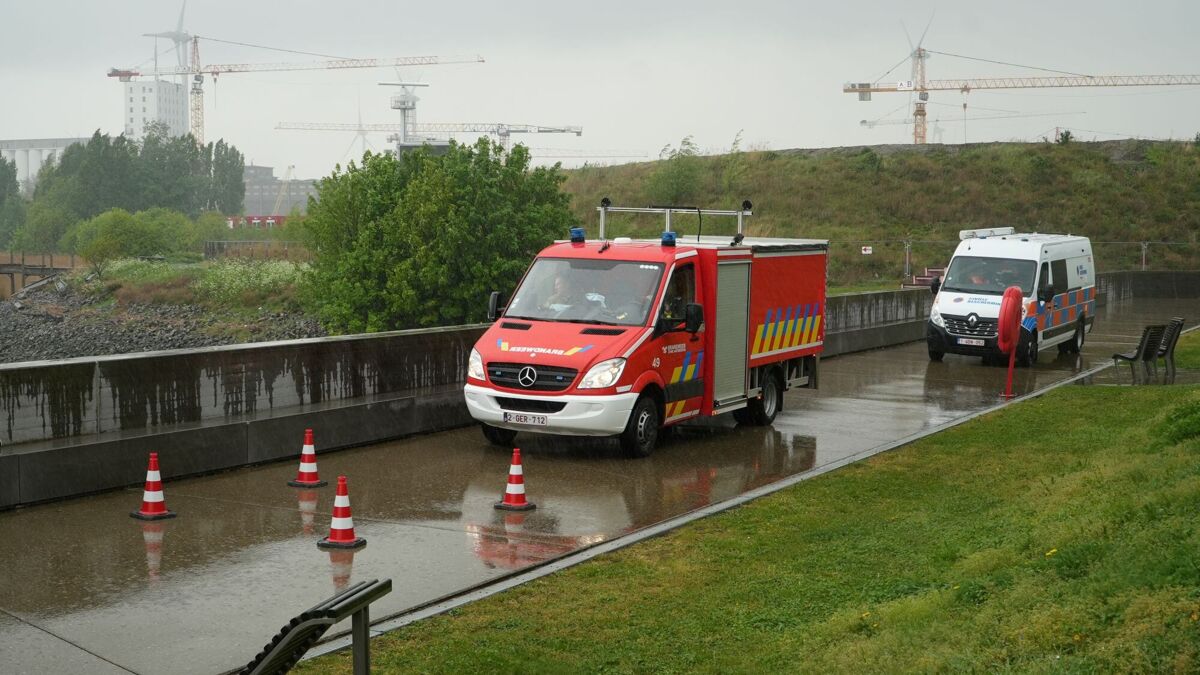 Foto_5_Olie lekt schelde in na zinkend schip_2026.04.17 .JPG