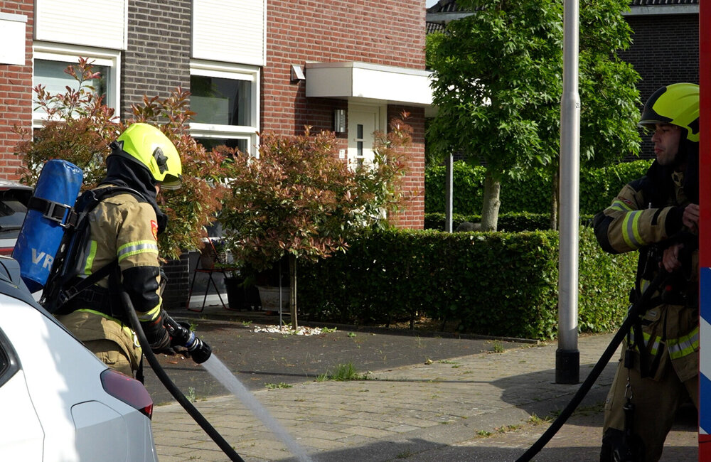 2026.05.23 Gasfles in brand Grote kreek Hulst.00_00_10_08.Still001.jpg